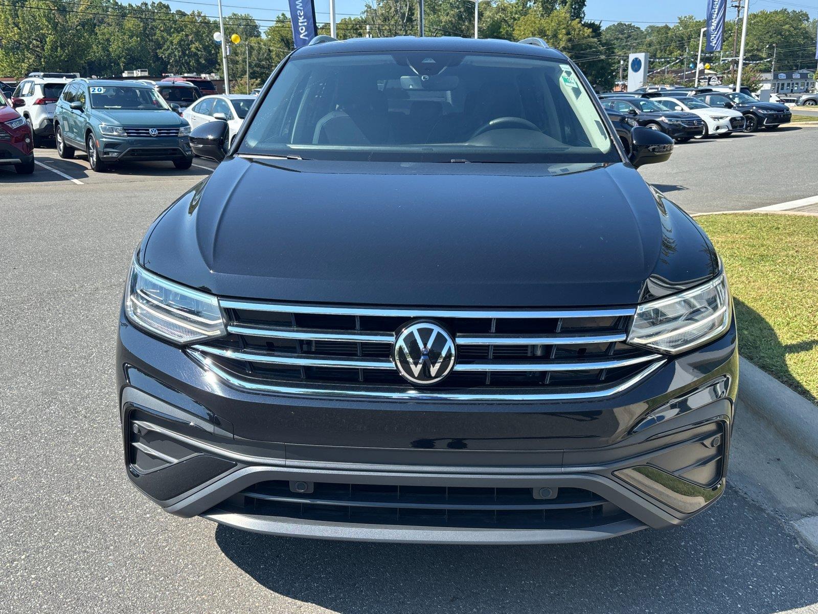 Certified Used 2023  VOLKSWAGEN SE image 8