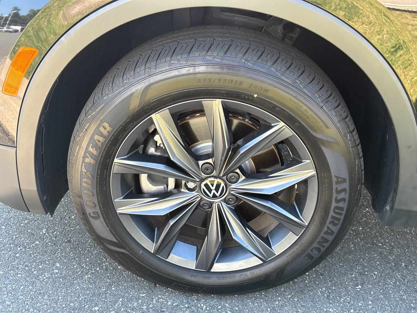Certified Used 2023  VOLKSWAGEN SE image 9