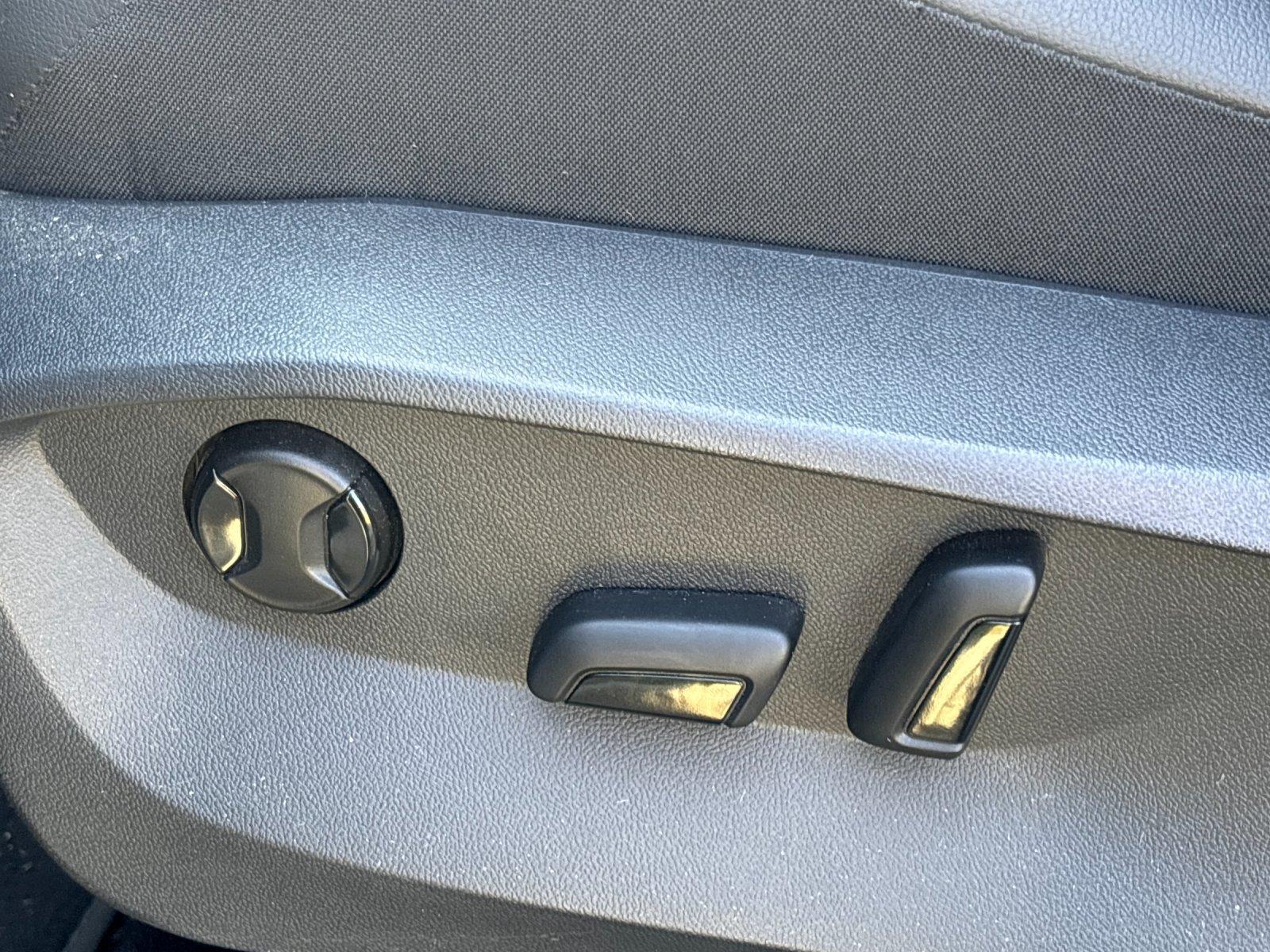 Certified Used 2023  VOLKSWAGEN SE image 15