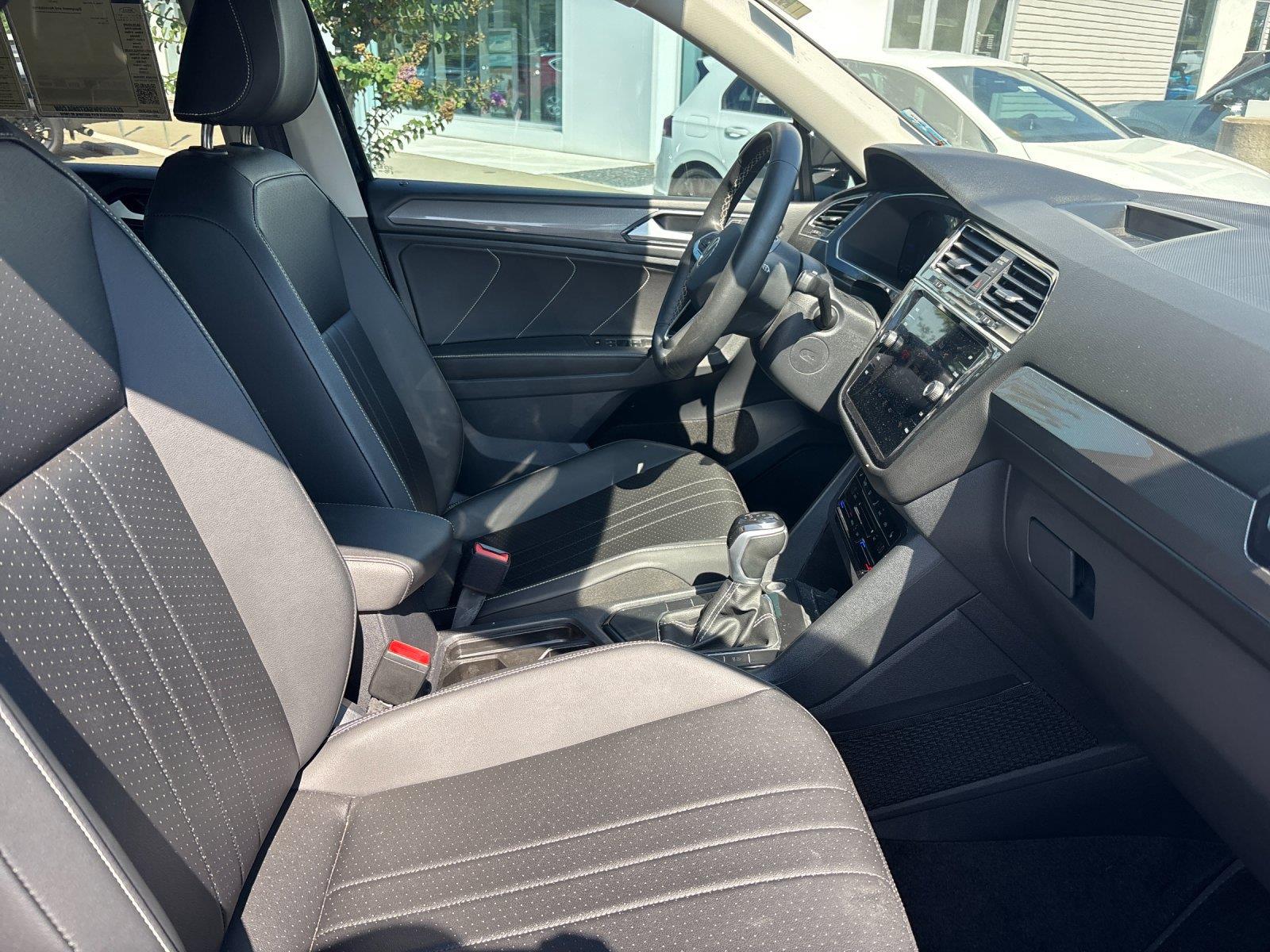 Certified Used 2023  VOLKSWAGEN SE image 39