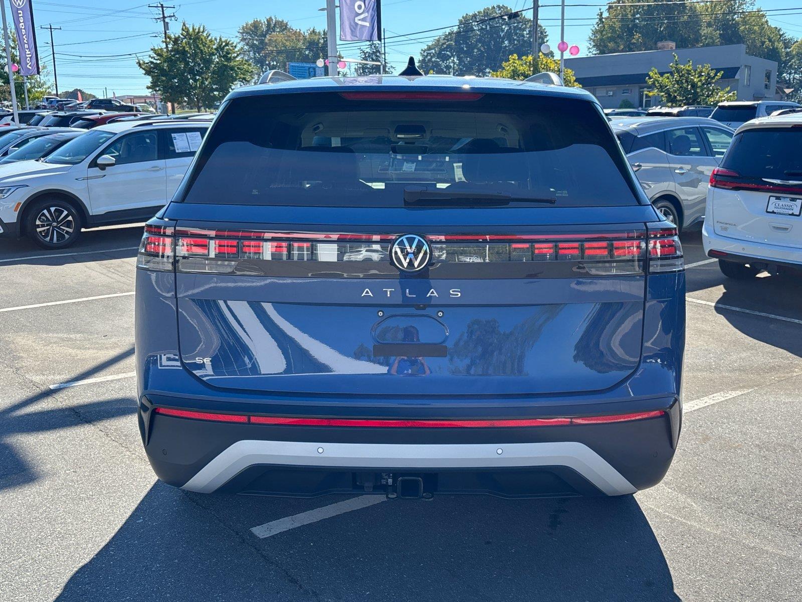 New 2027 Mountain Lake Blue Metallic Volkswagen SE w/Technology image 4