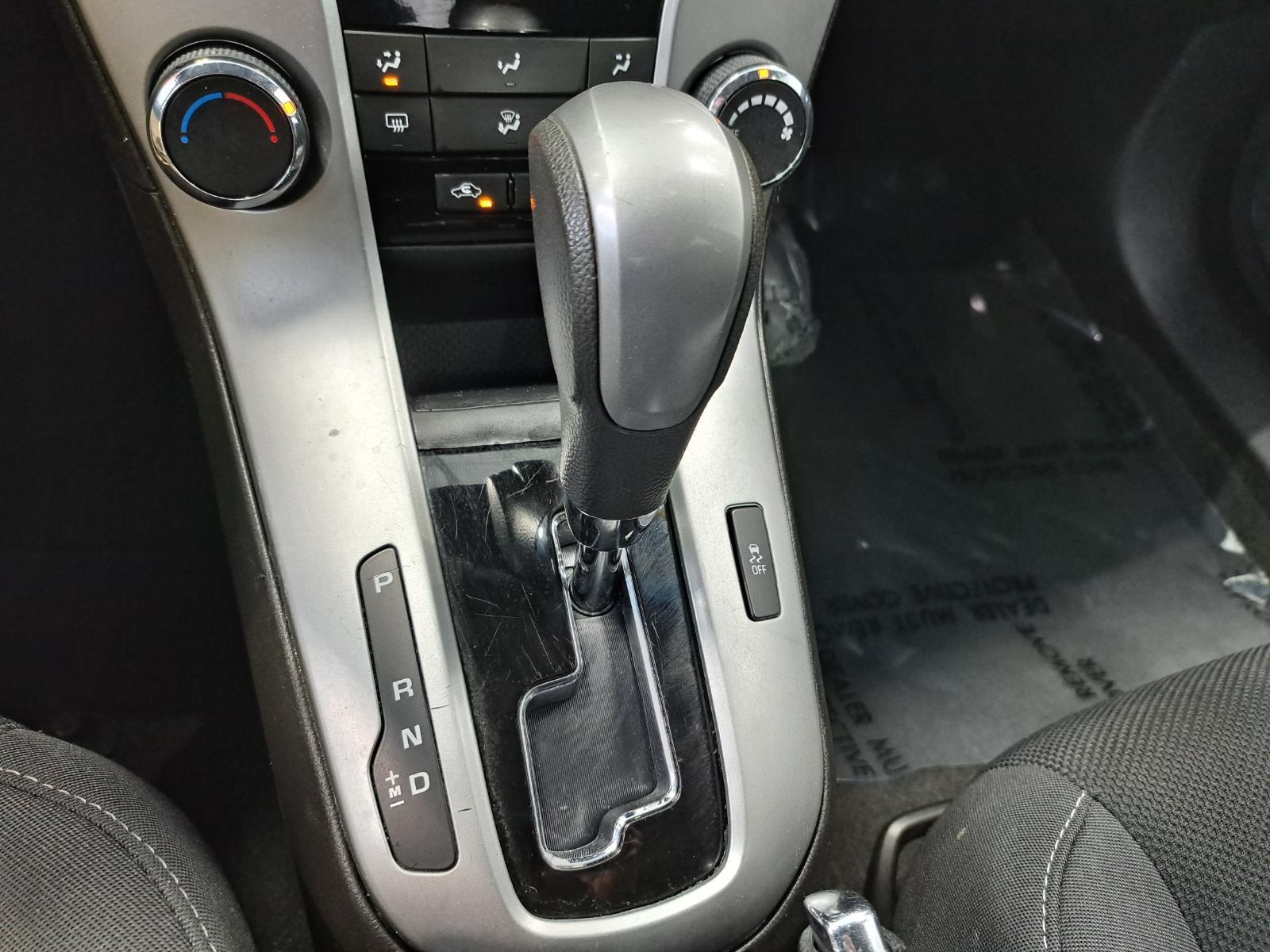 2016 Chevrolet Cruze Limited LT Sedan 4 Dr. Front Wheel Drive thumbnail 43