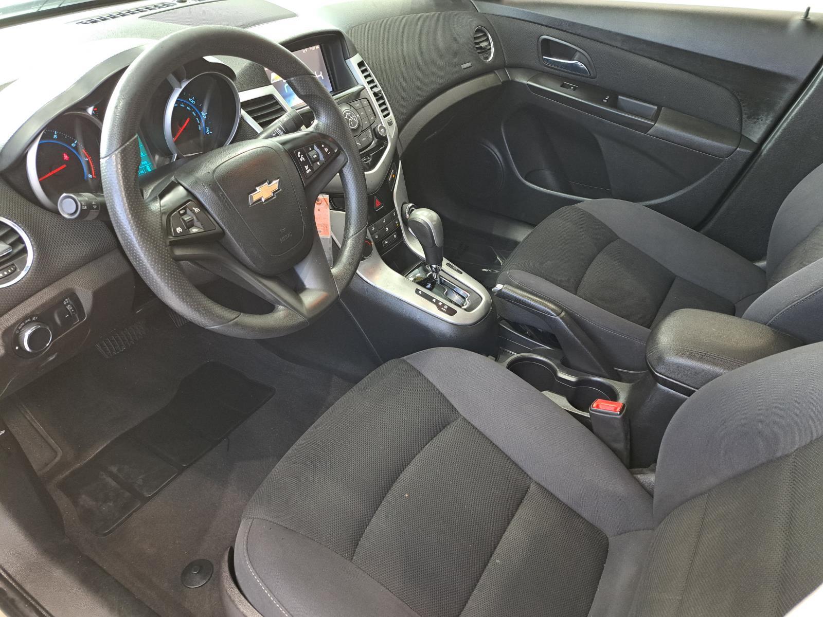 2015 Chevrolet Cruze LT Sedan 4 Dr. Front Wheel Drive 8