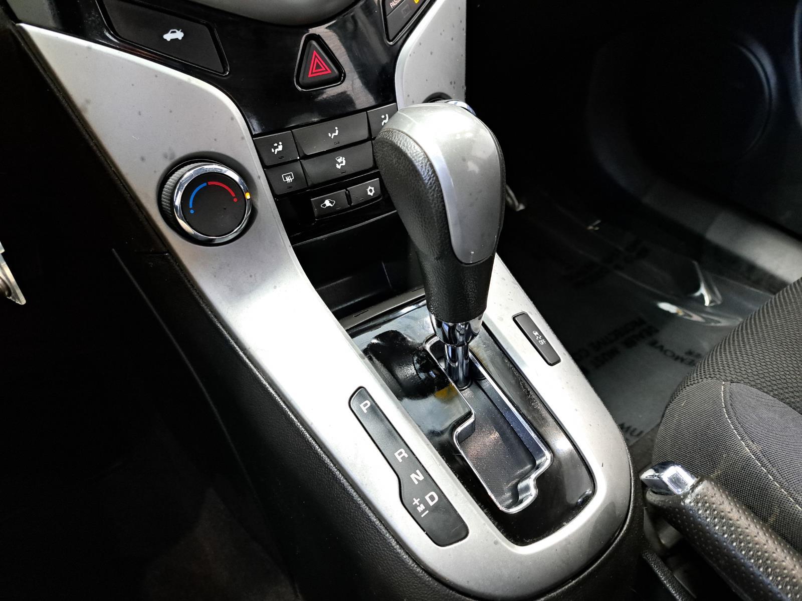 2015 Chevrolet Cruze LT Sedan 4 Dr. Front Wheel Drive mobile thumbnail 14