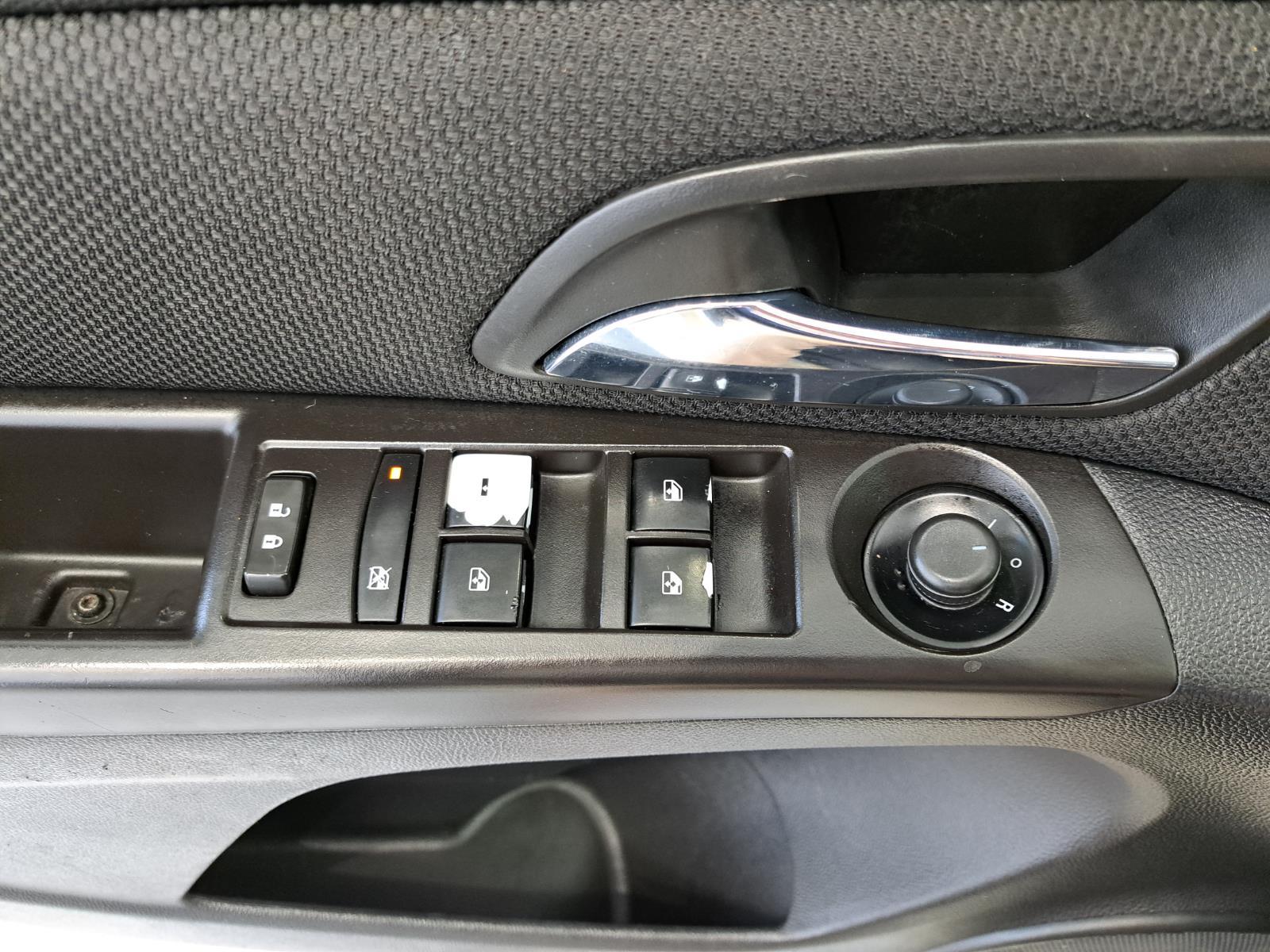 2015 Chevrolet Cruze LT Sedan 4 Dr. Front Wheel Drive mobile thumbnail 24