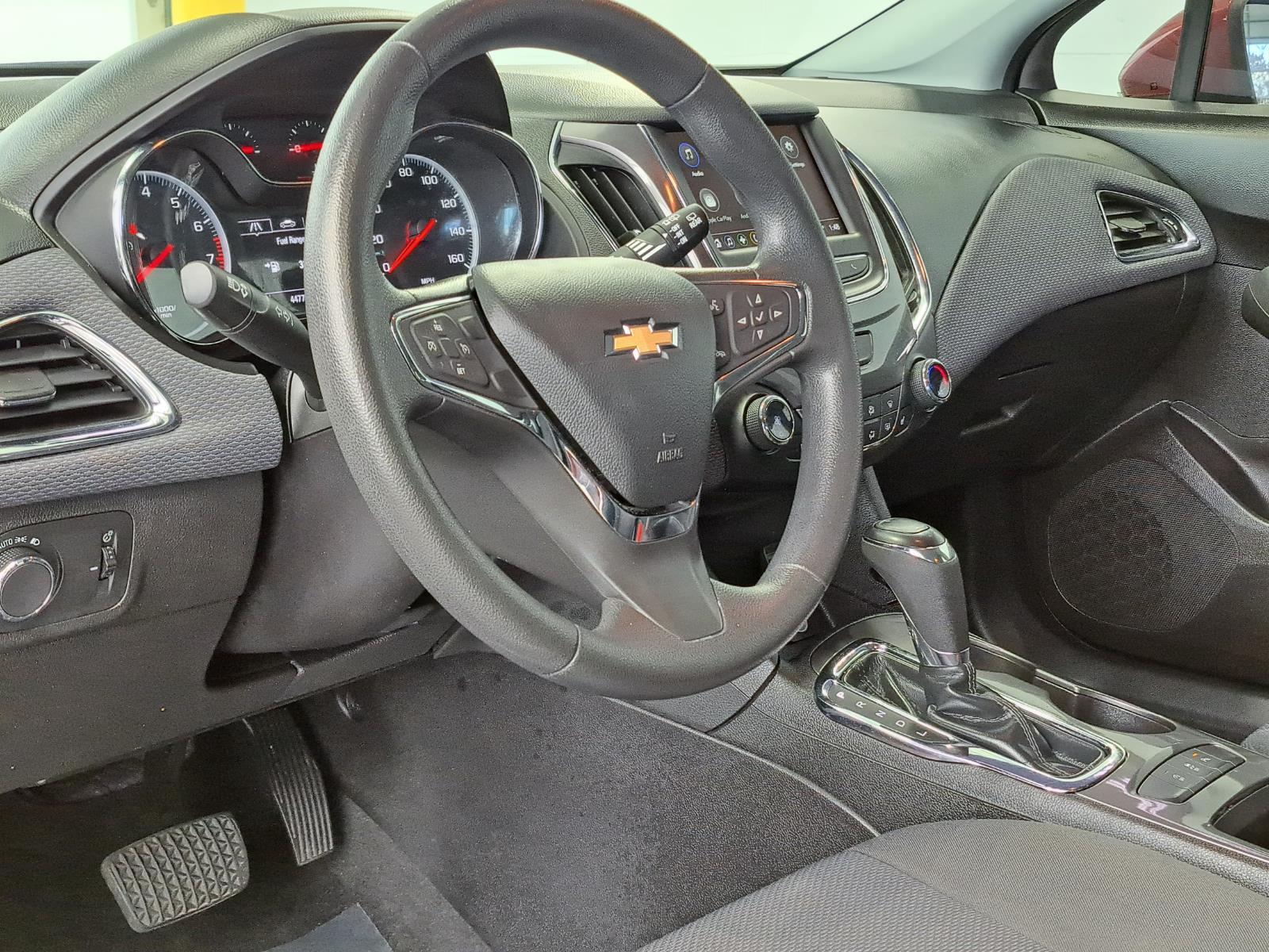 2019 Chevrolet Cruze LT Hatchback 4 Dr. Front Wheel Drive 8