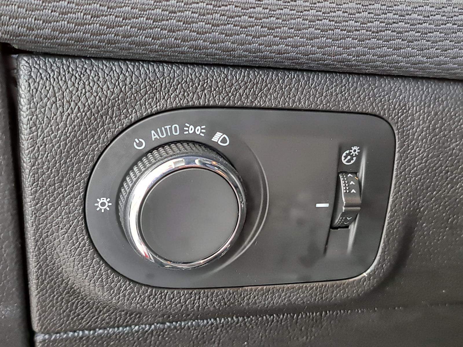 2019 Chevrolet Cruze LT Hatchback 4 Dr. Front Wheel Drive 15