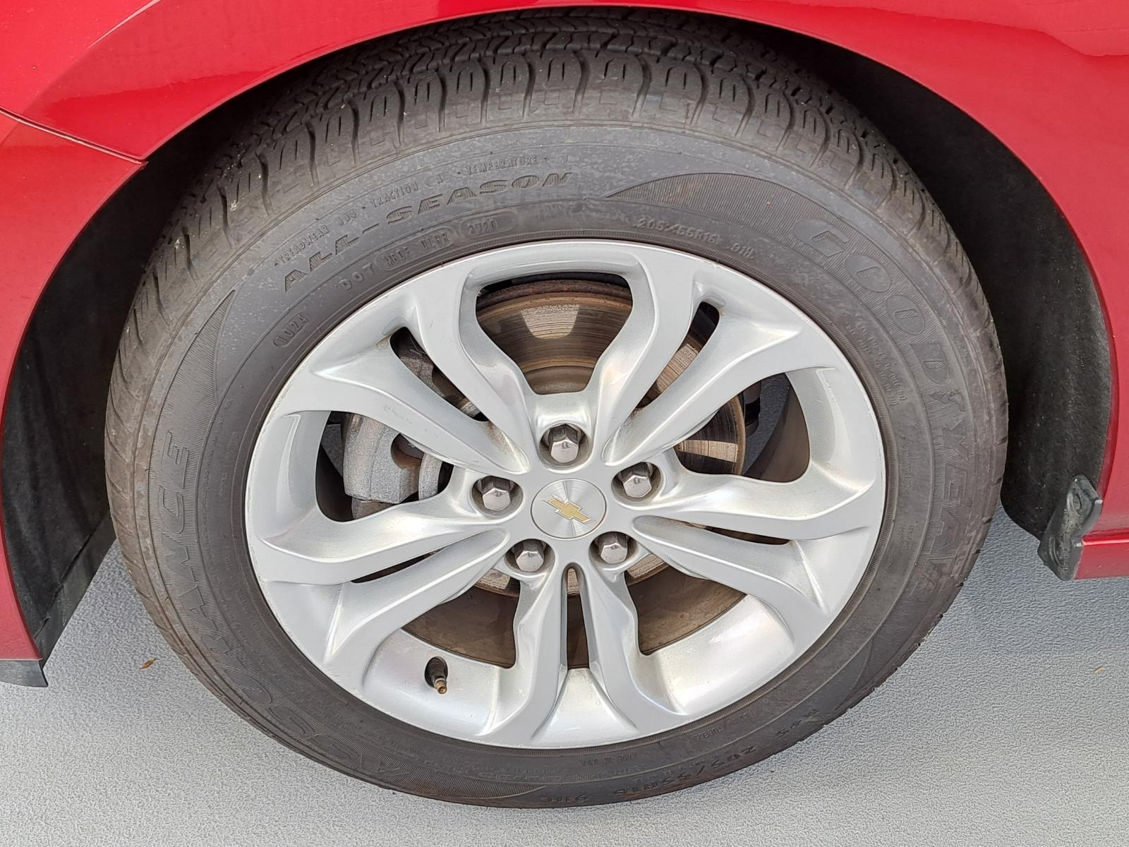 2019 Chevrolet Cruze LT Hatchback 4 Dr. Front Wheel Drive mobile thumbnail 34
