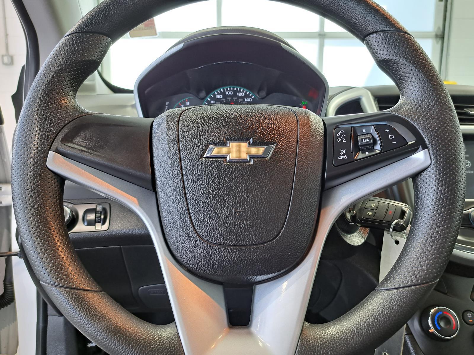 2017 Chevrolet Sonic LT Sedan 5 Dr. Front Wheel Drive mobile thumbnail 9