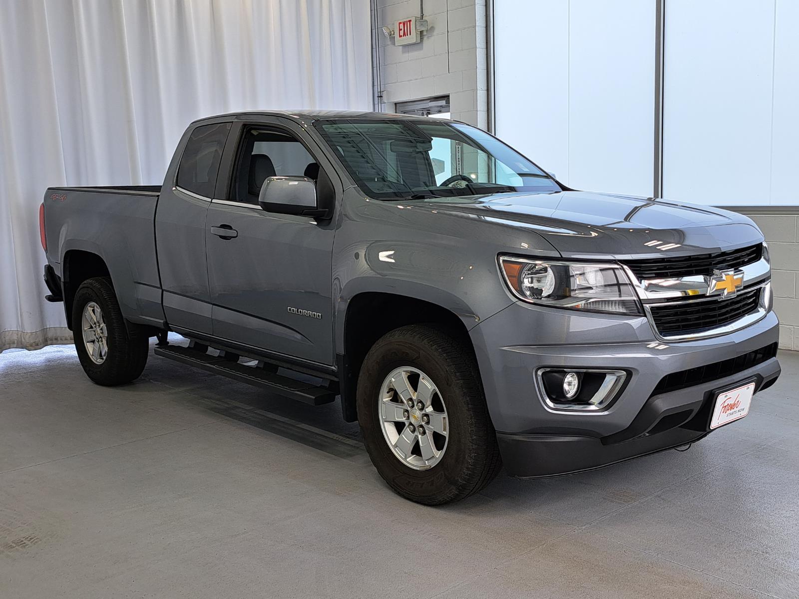 2020 Chevrolet Colorado 4WD Work Truck Extended Cab Pickup  mobile thumbnail 3