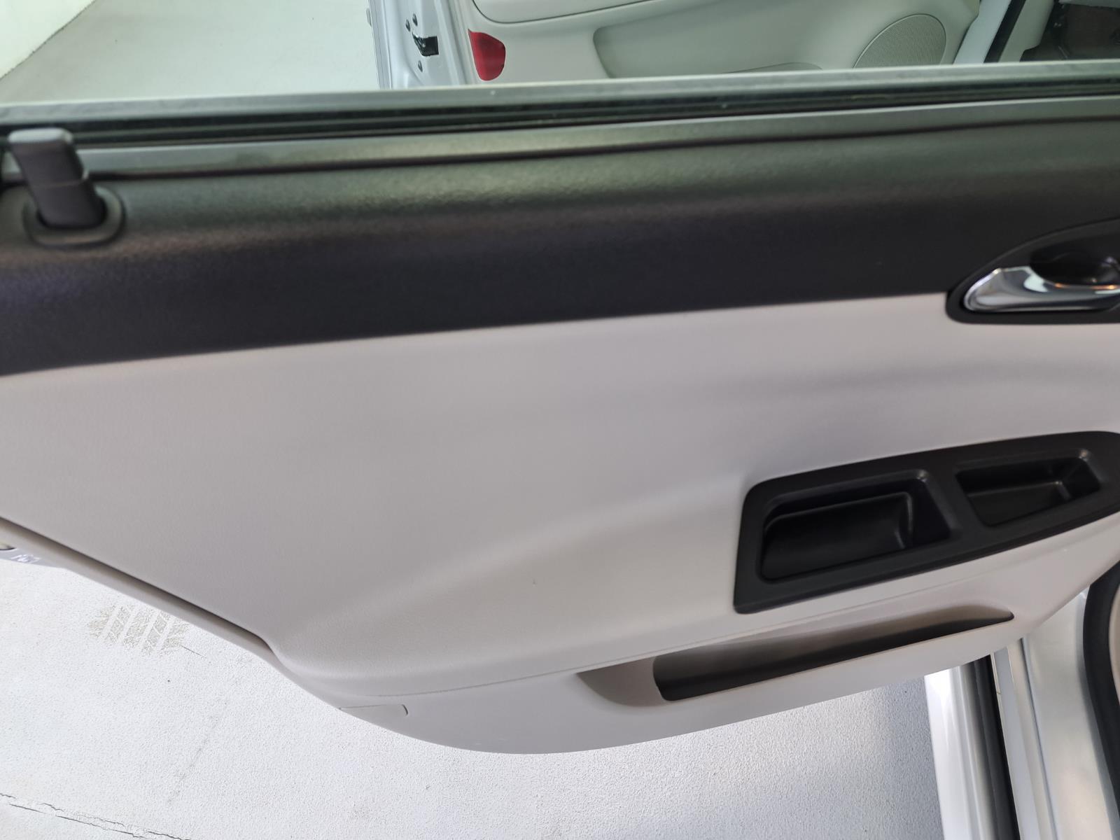 2014 Chevrolet Impala Limited LS Sedan 4 Dr. Front Wheel Drive mobile thumbnail 23