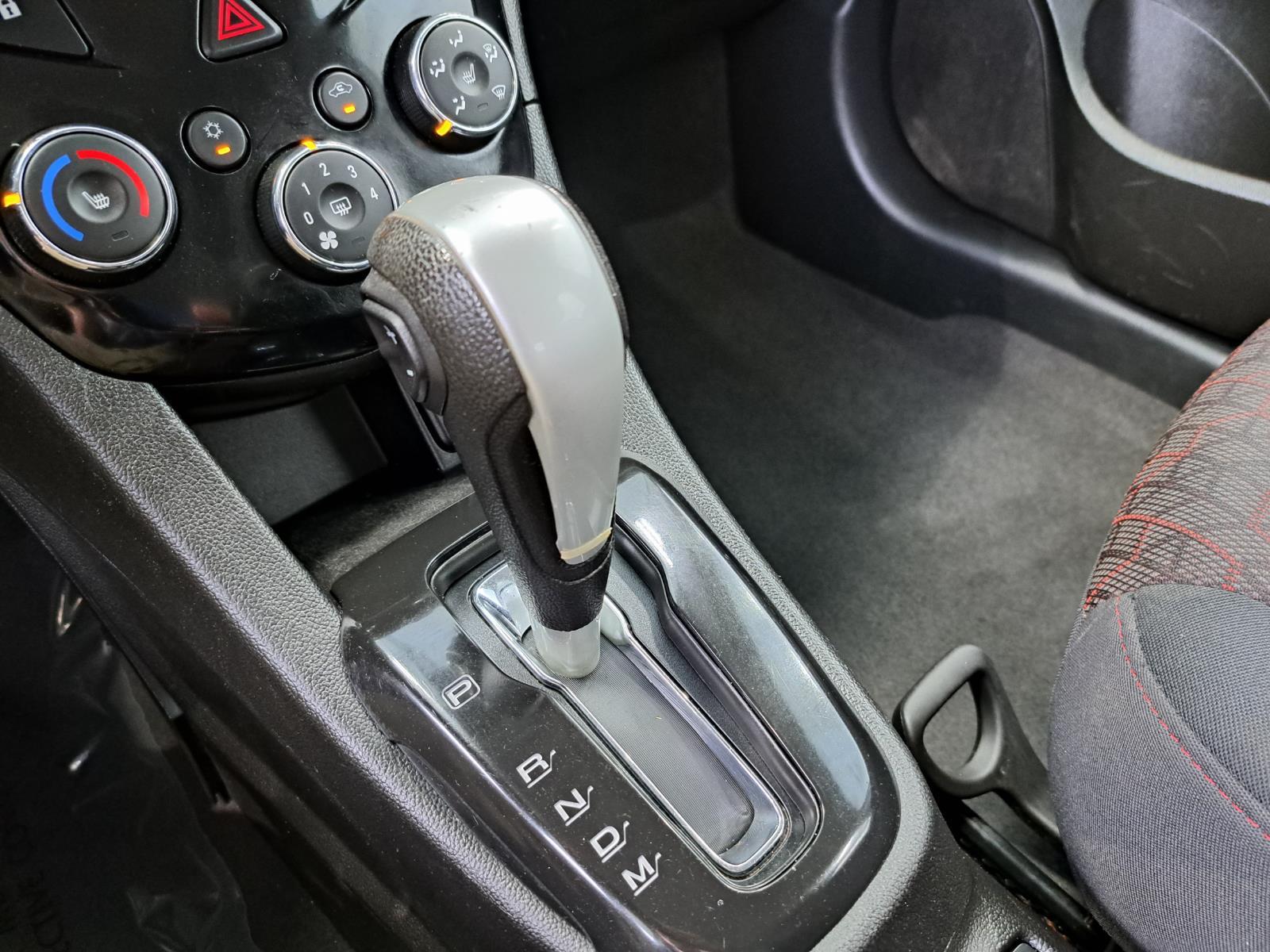 2019 Chevrolet Sonic LT Sedan 5 Dr. Front Wheel Drive mobile thumbnail 15