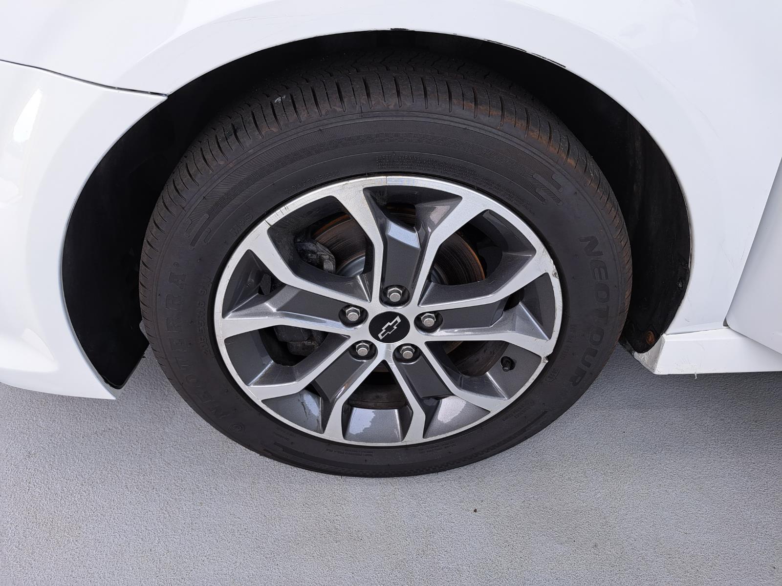 2019 Chevrolet Sonic LT Sedan 5 Dr. Front Wheel Drive mobile thumbnail 29