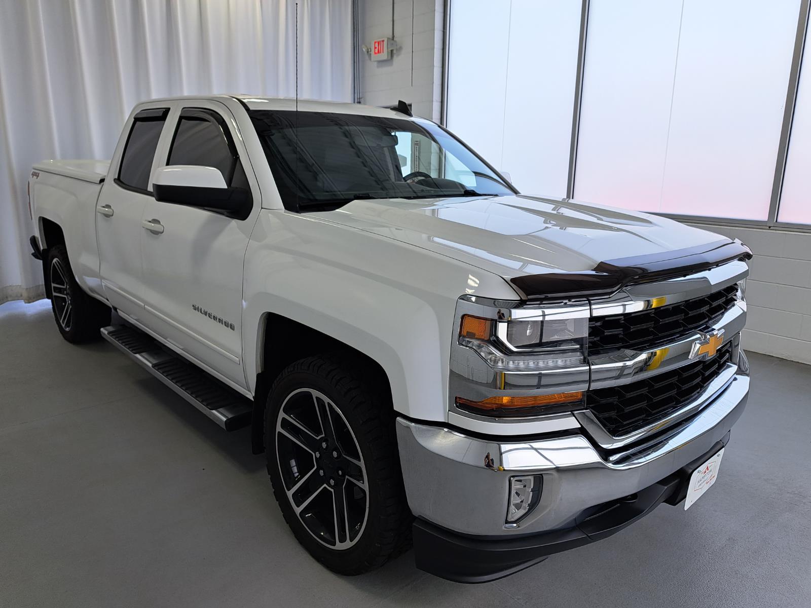 2017 Chevrolet Silverado 1500 LT Double Cab Pickup Four Wheel Drive 3