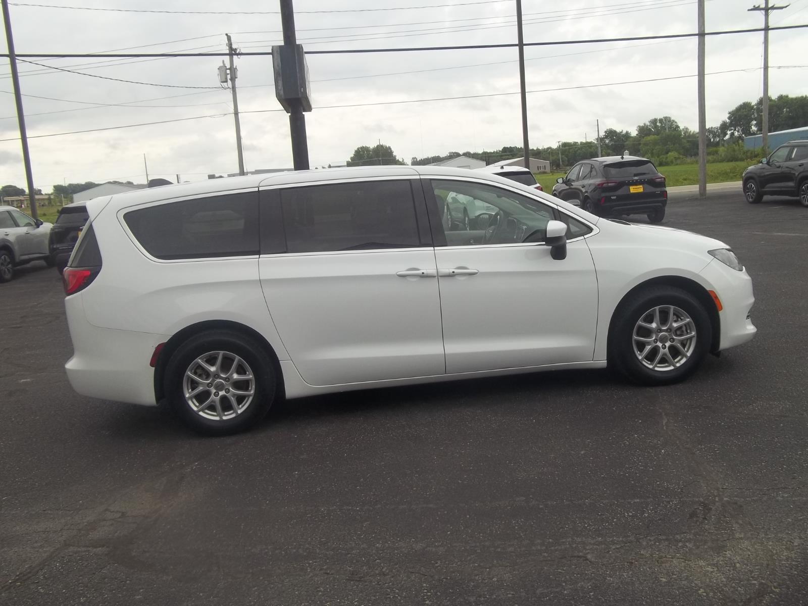 Bright White Clearcoat 2023 Chrysler Voyager LX FWD Minivan Front-Wheel Drive 9-Speed Automatic