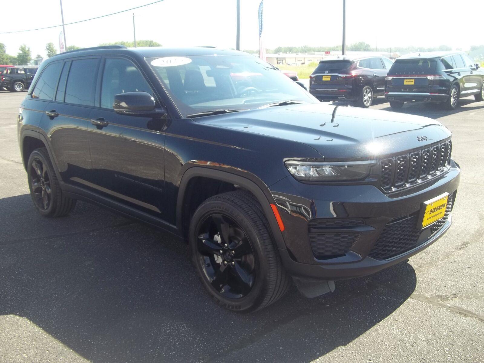 Diamond Black Crystal Pearlcoat 2025 Jeep Grand Cherokee SUV / Crossover Four-Wheel Drive 8-Speed Automatic