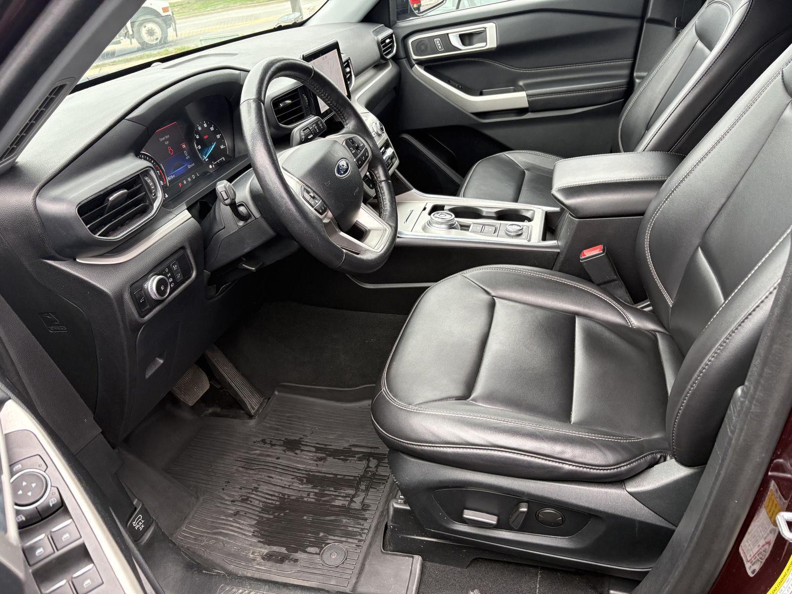 View vehicle photo 4