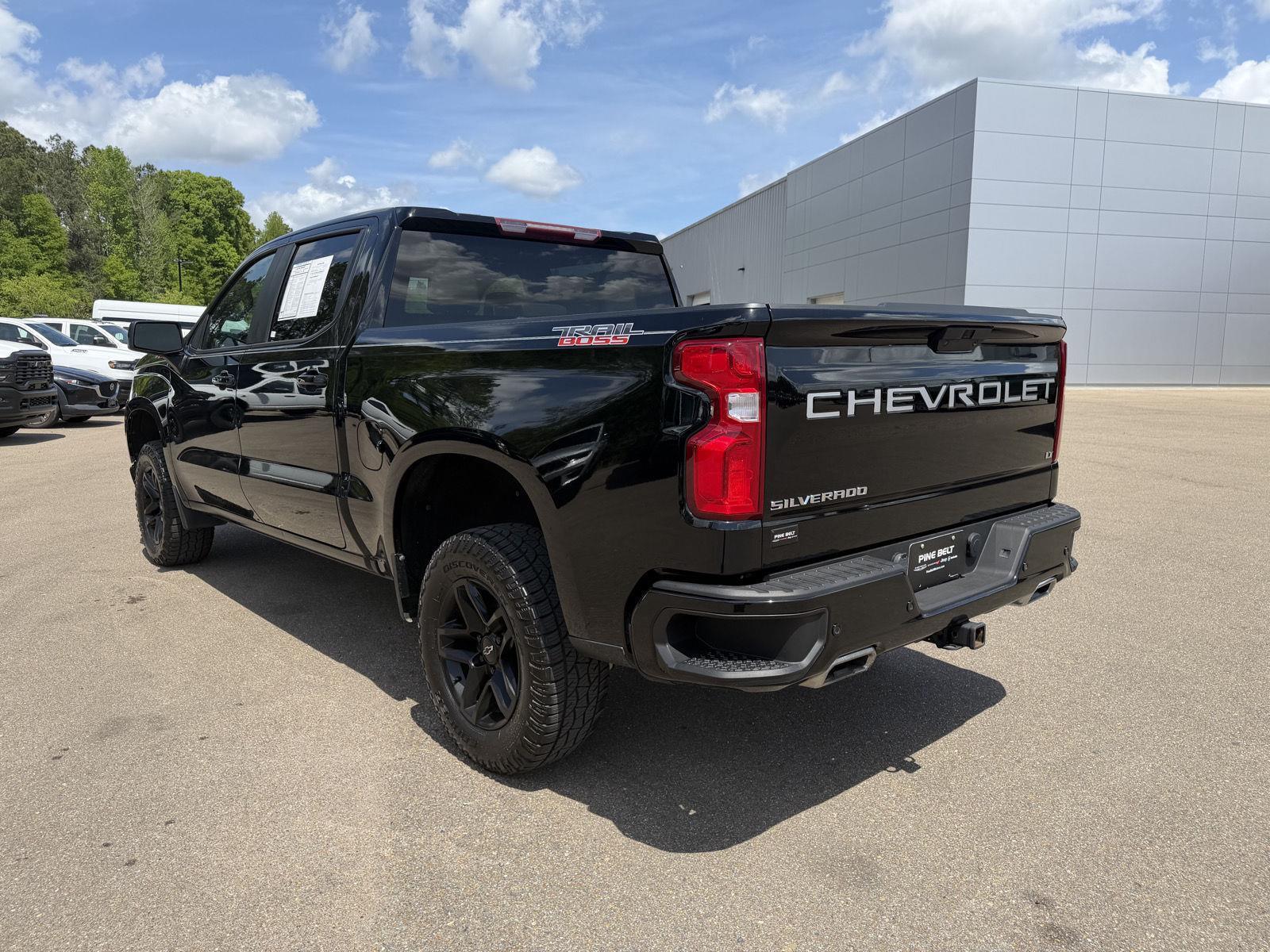 View vehicle photo 5