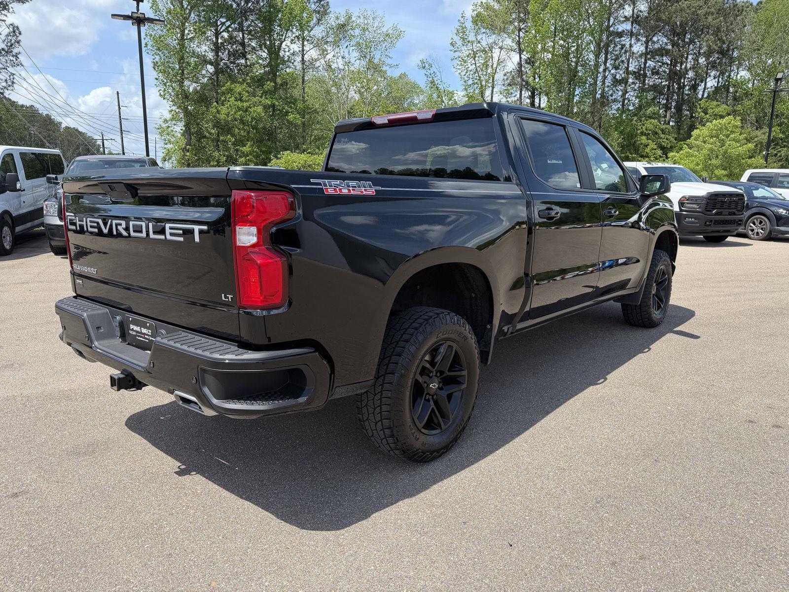 View vehicle photo 6