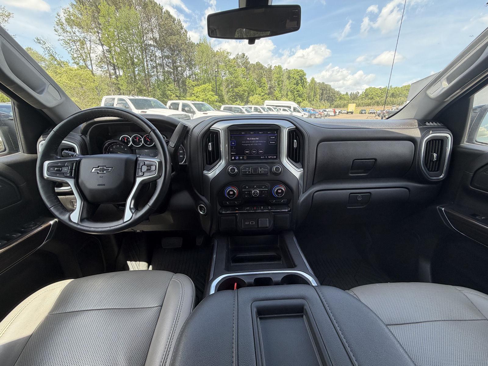 View vehicle photo 7