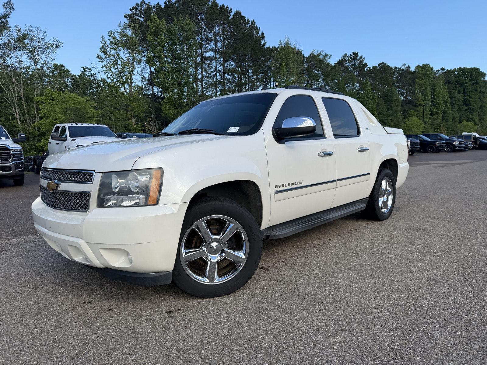 White Diamond Tricoat 2012 Chevrolet Avalanche LTZ RWD Pickup Truck 4X2 6-Speed Automatic