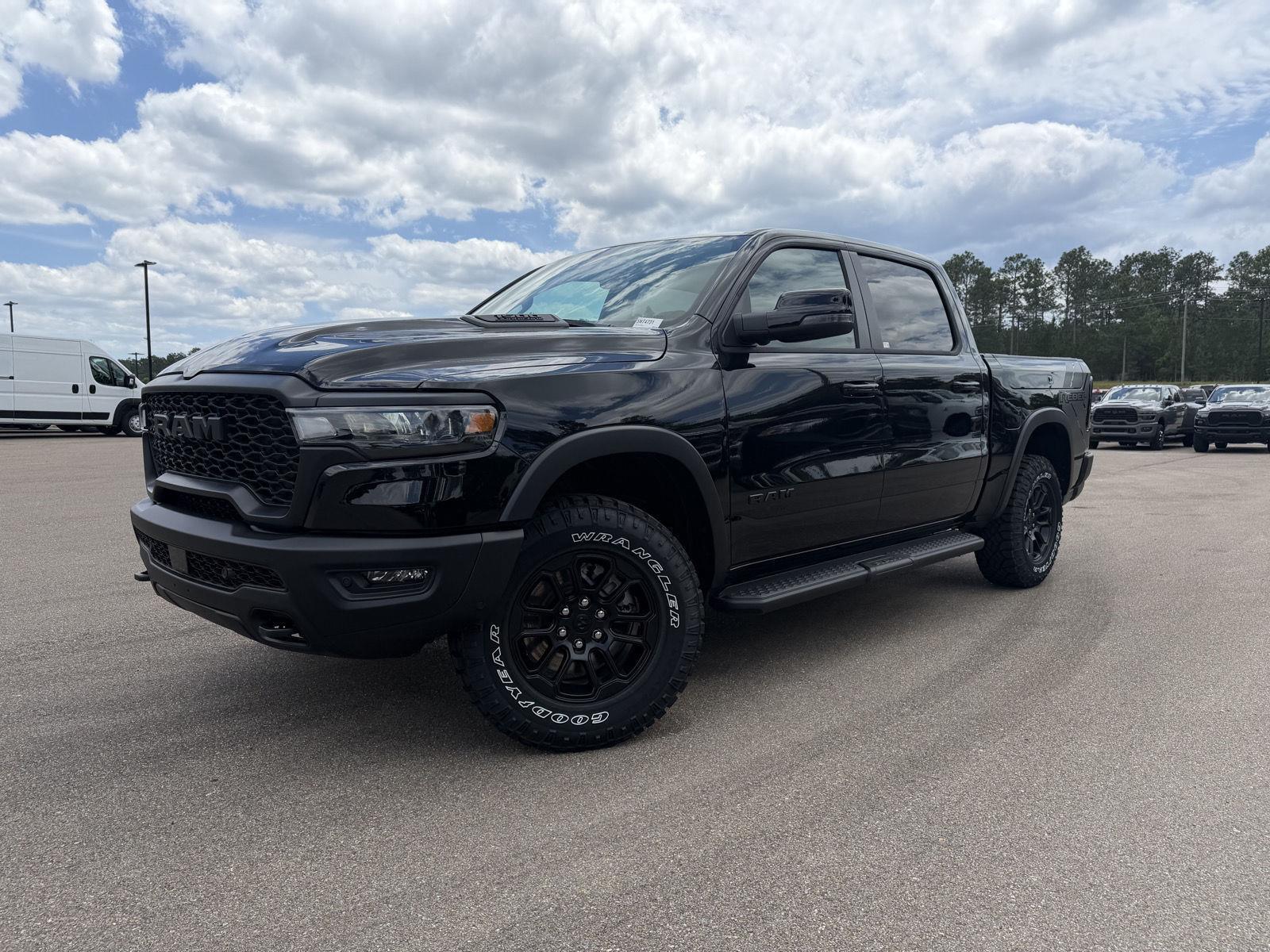 Diamond Black Crystal Pearlcoat 2026 RAM 1500 Pickup Truck Four-Wheel Drive 8-Speed Automatic