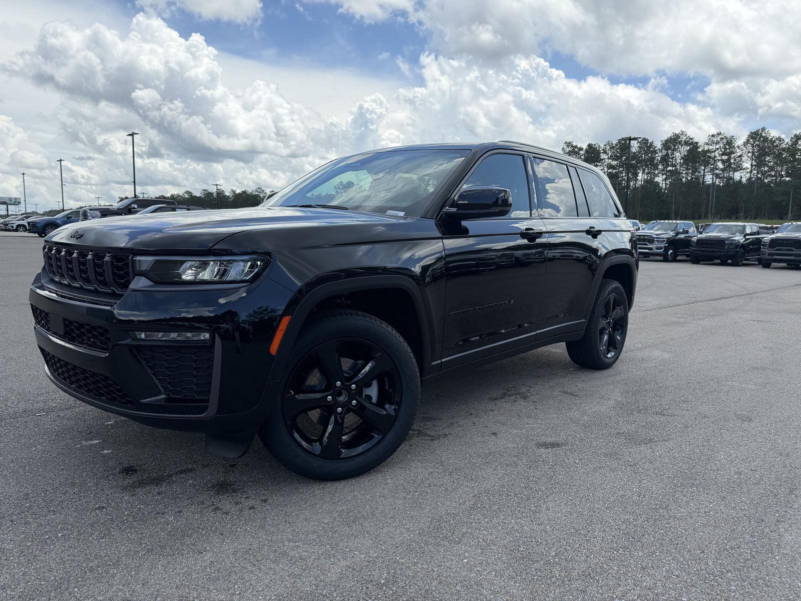 Diamond Black Crystal Pearlcoat 2026 Jeep Grand Cherokee SUV / Crossover 4X2 8-Speed Automatic