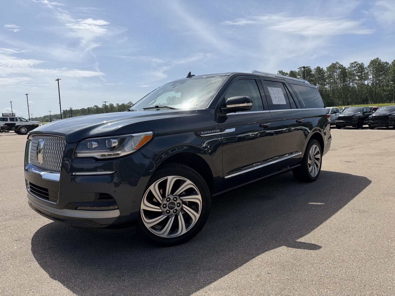Flight Blue Metallic Clearcoat 2024 Lincoln Navigator L Reserve 4WD SUV / Crossover Four-Wheel Drive Automatic