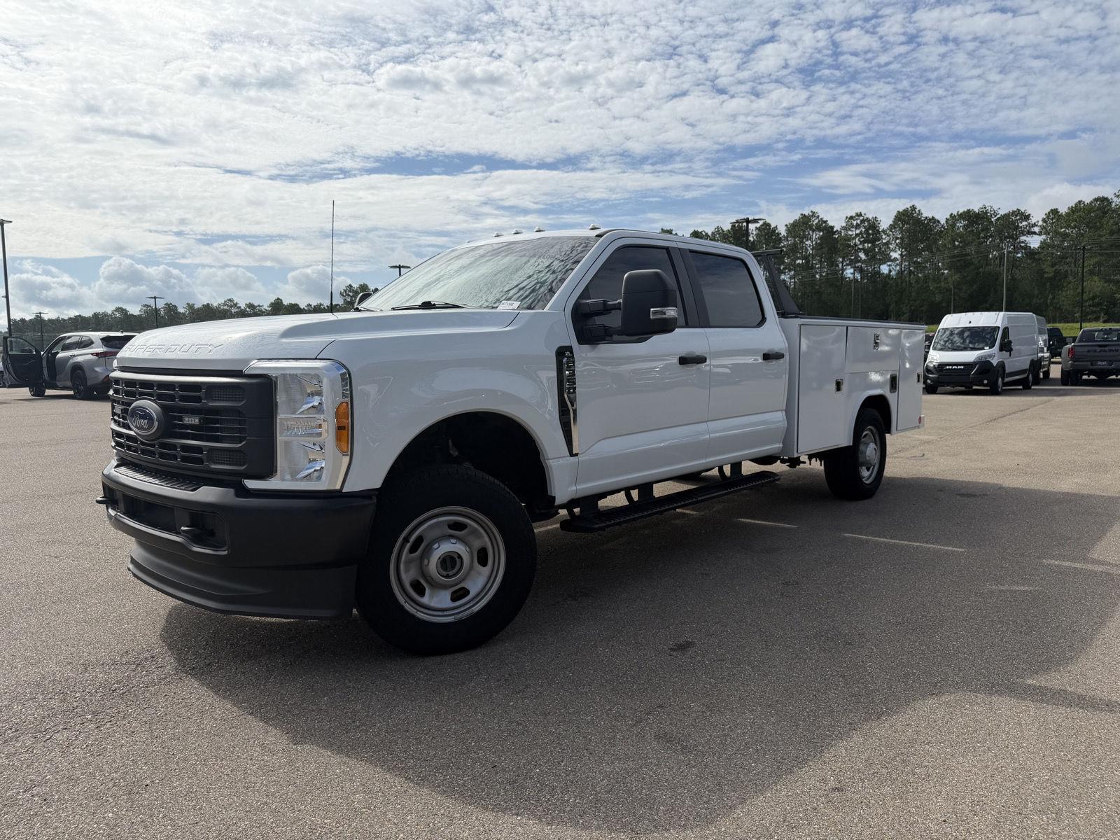 Oxford White 2023 Ford F-350 Super Duty Chassis Pickup Truck Four-Wheel Drive Automatic
