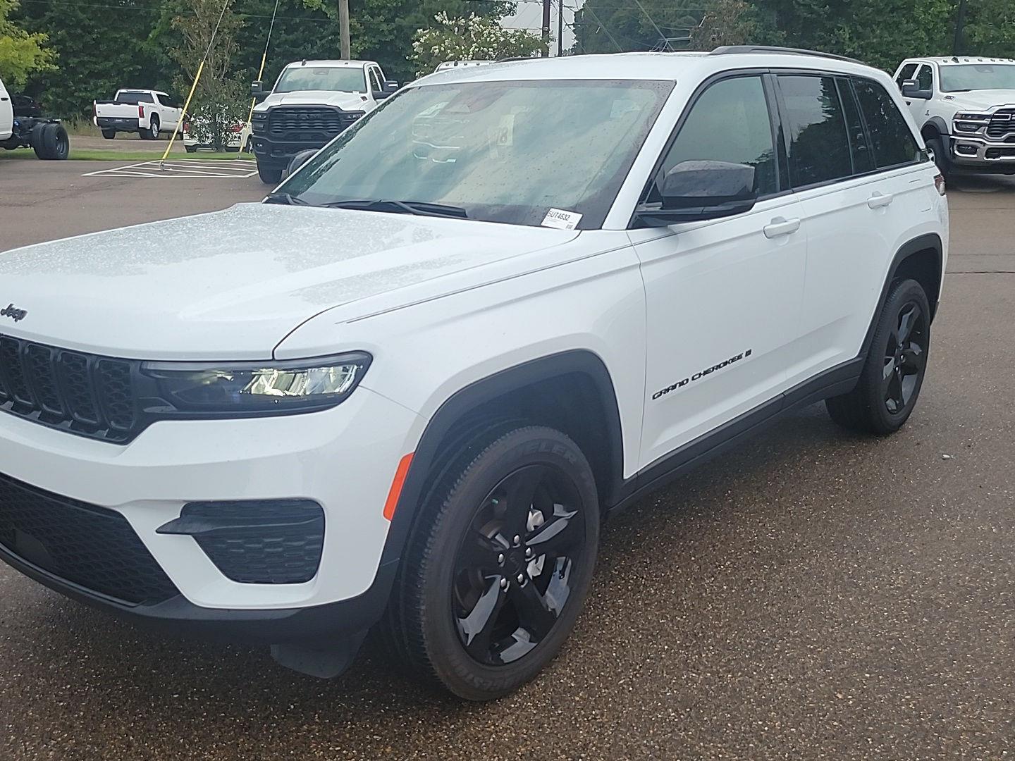 Bright White Clearcoat 2025 Jeep Grand Cherokee SUV / Crossover 4X2 8-Speed Automatic