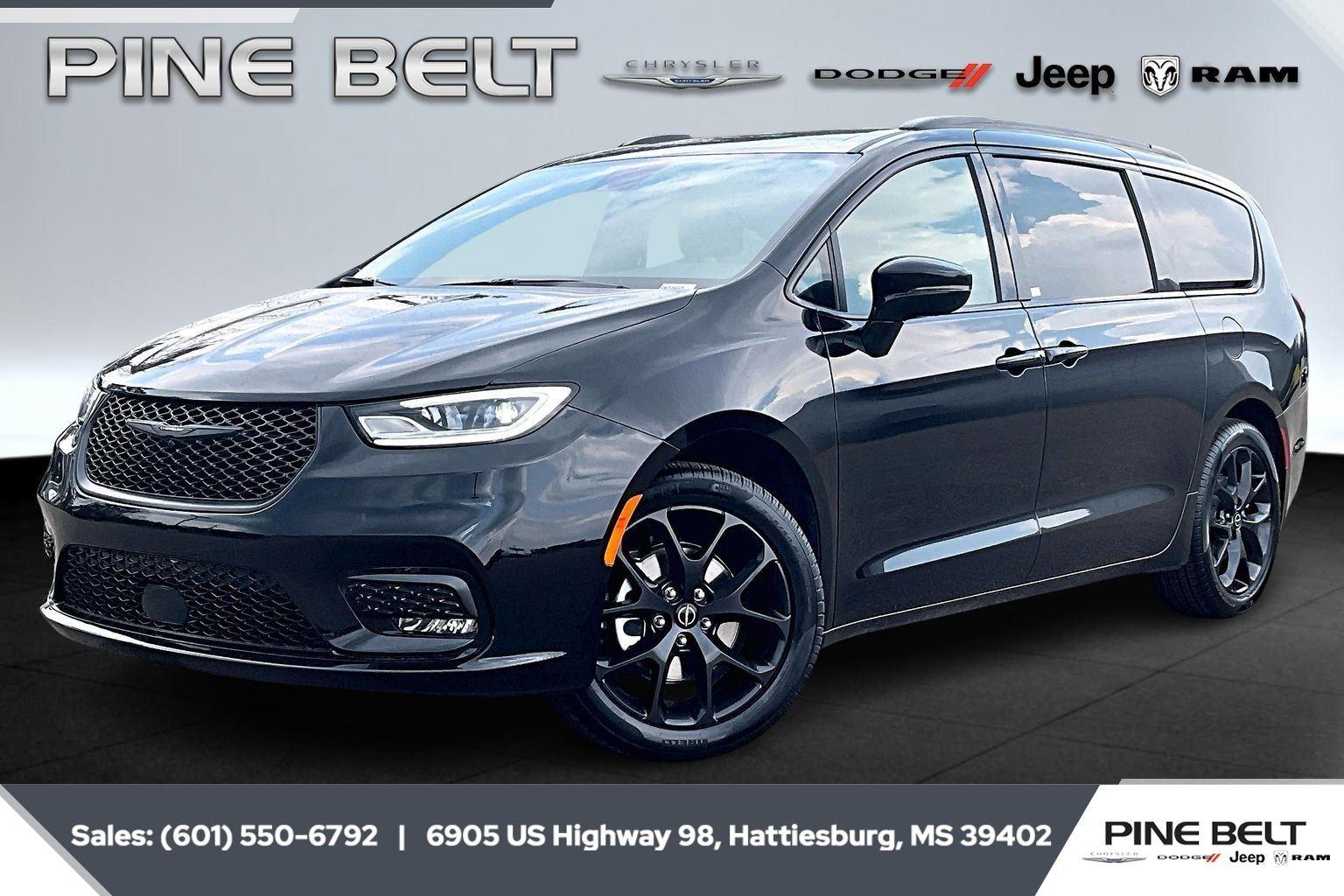 Diamond Black Crystal Pearlcoat 2026 Chrysler Pacifica Minivan Front-Wheel Drive 9-Speed Automatic