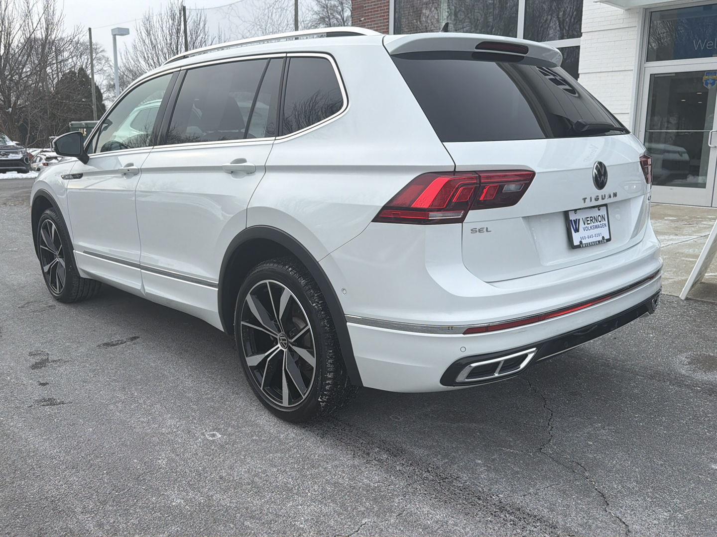 View vehicle photo 4