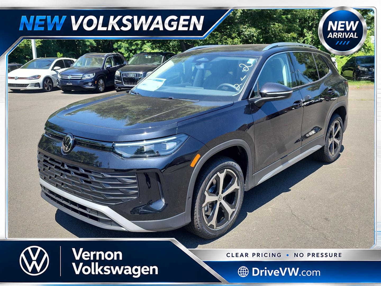Deep Black Pearl 2026 Volkswagen Tiguan SUV / Crossover All-Wheel Drive Automatic