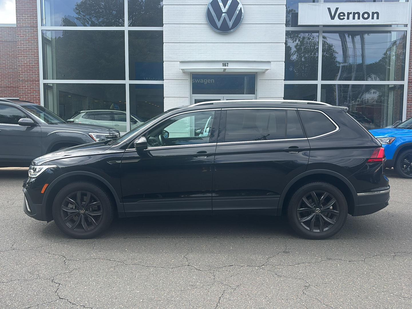 Deep Black Pearl 2024 Volkswagen Tiguan SUV / Crossover All-Wheel Drive Automatic