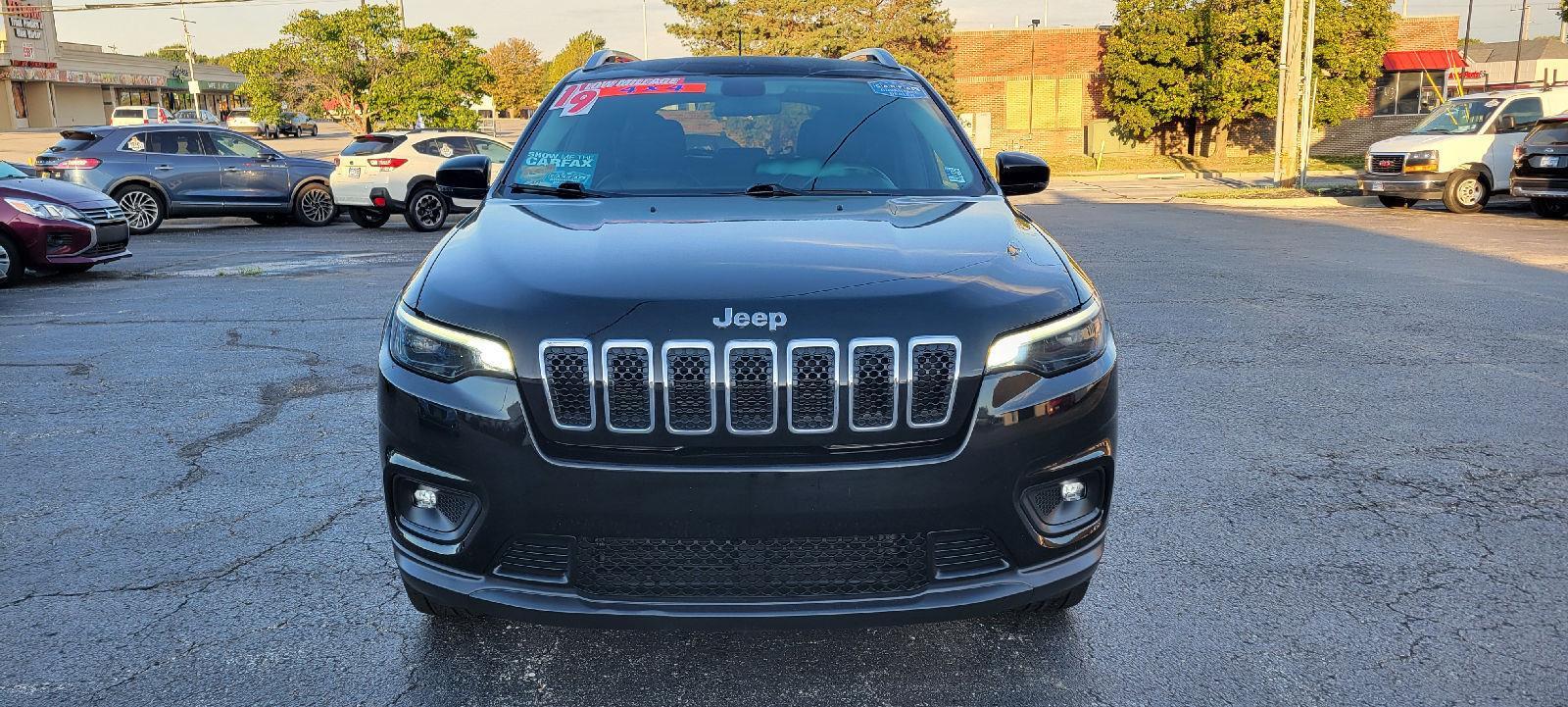 2019 Jeep Cherokee Latitude photo 2