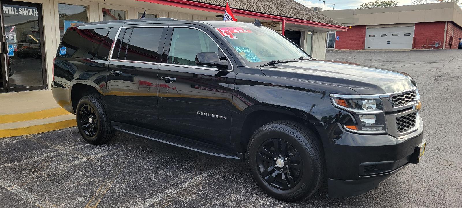 2019 Chevrolet Suburban LT photo 3