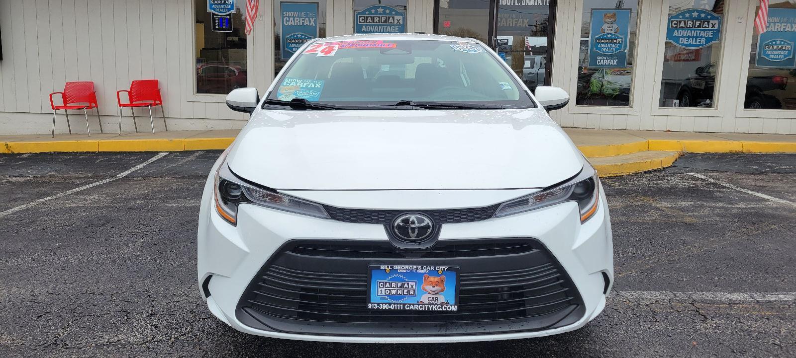 2024 Toyota Corolla LE's photo