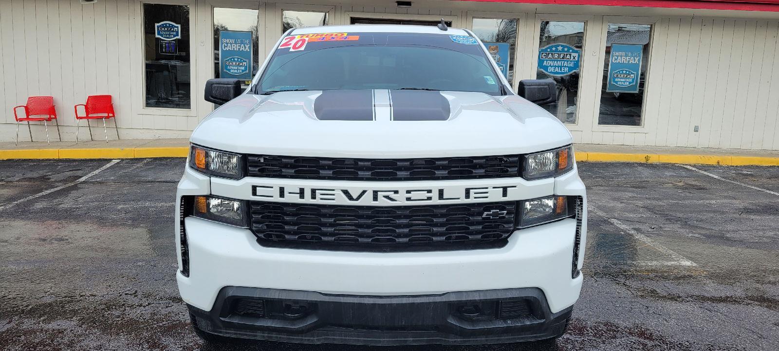 2020 Chevrolet Silverado Custom photo 2