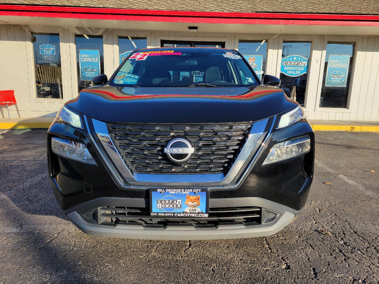 2022 Nissan Rogue SV's photo