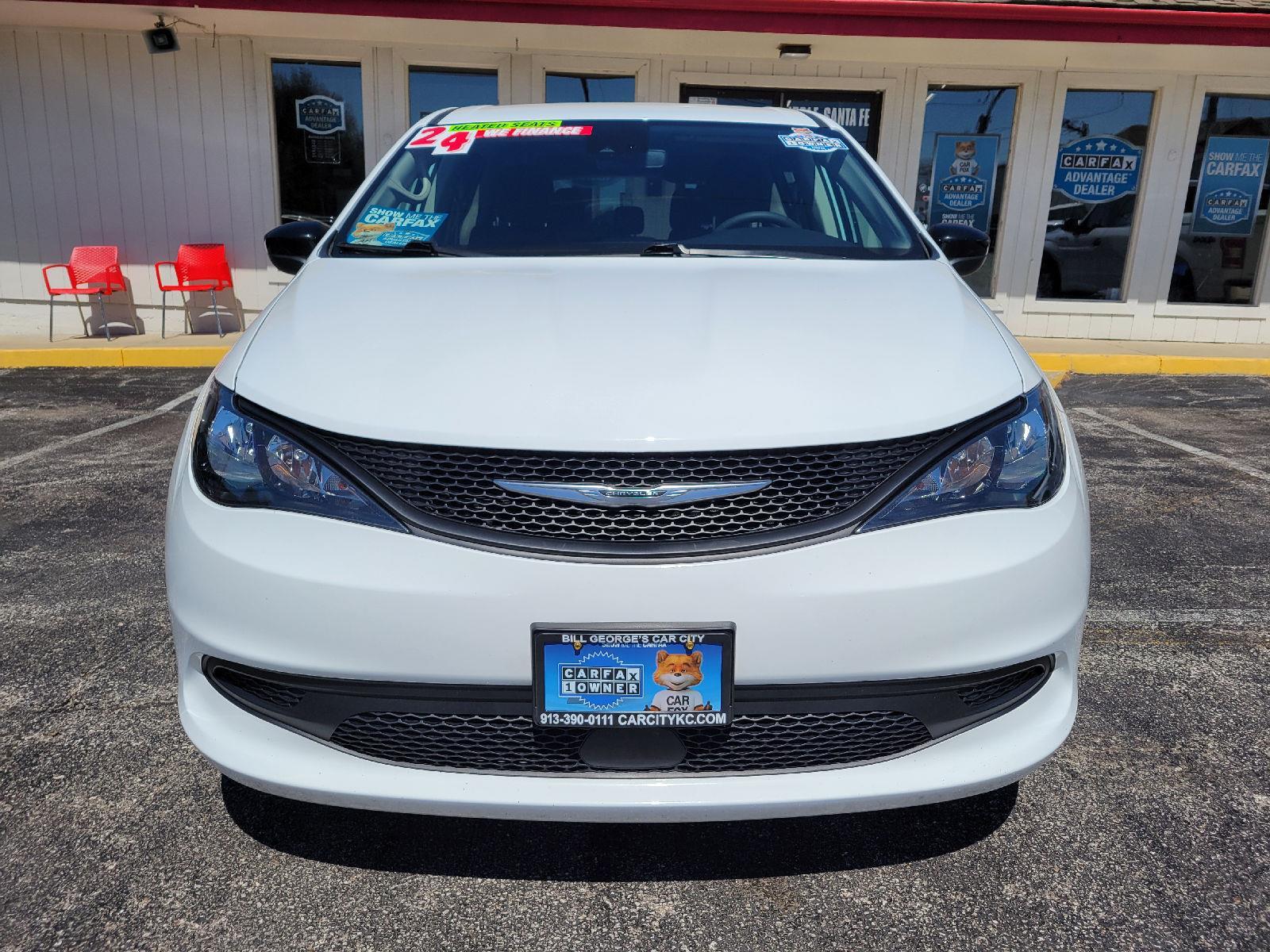 2024 Chrysler Voyager LX's photo