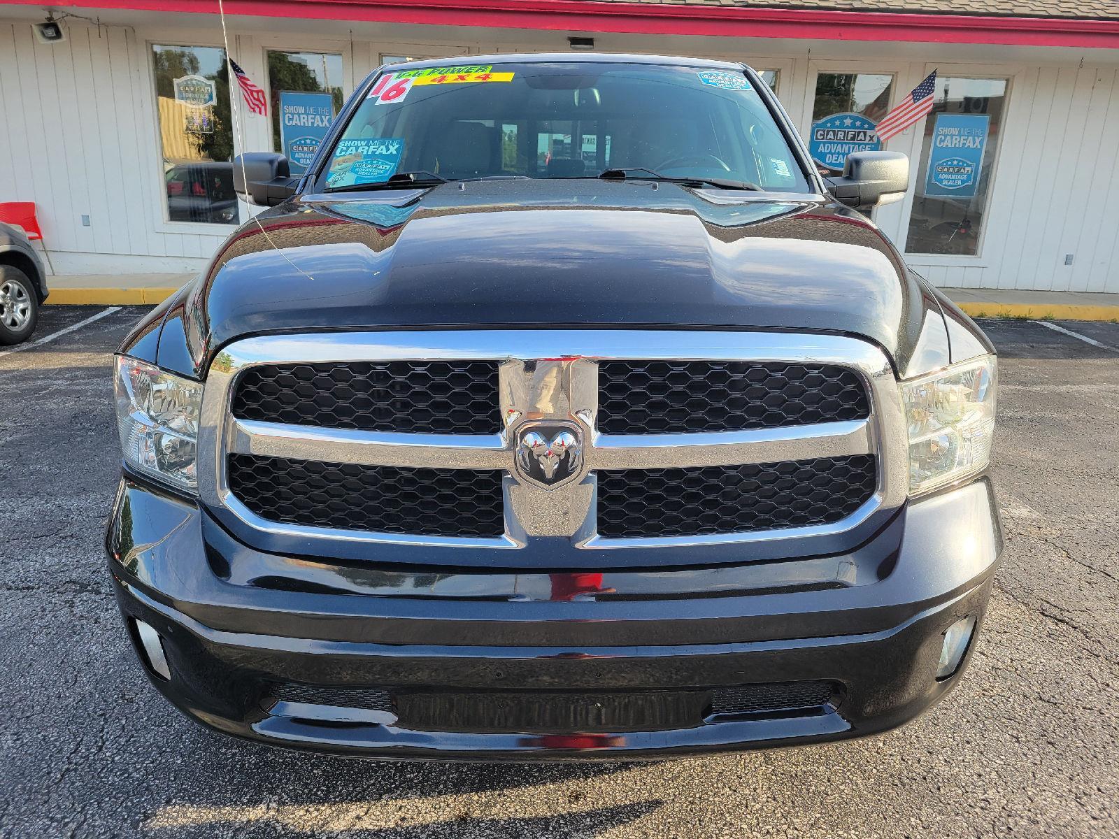 2016 RAM 1500 SLT 4x4 Crew Cab 5'7's photo