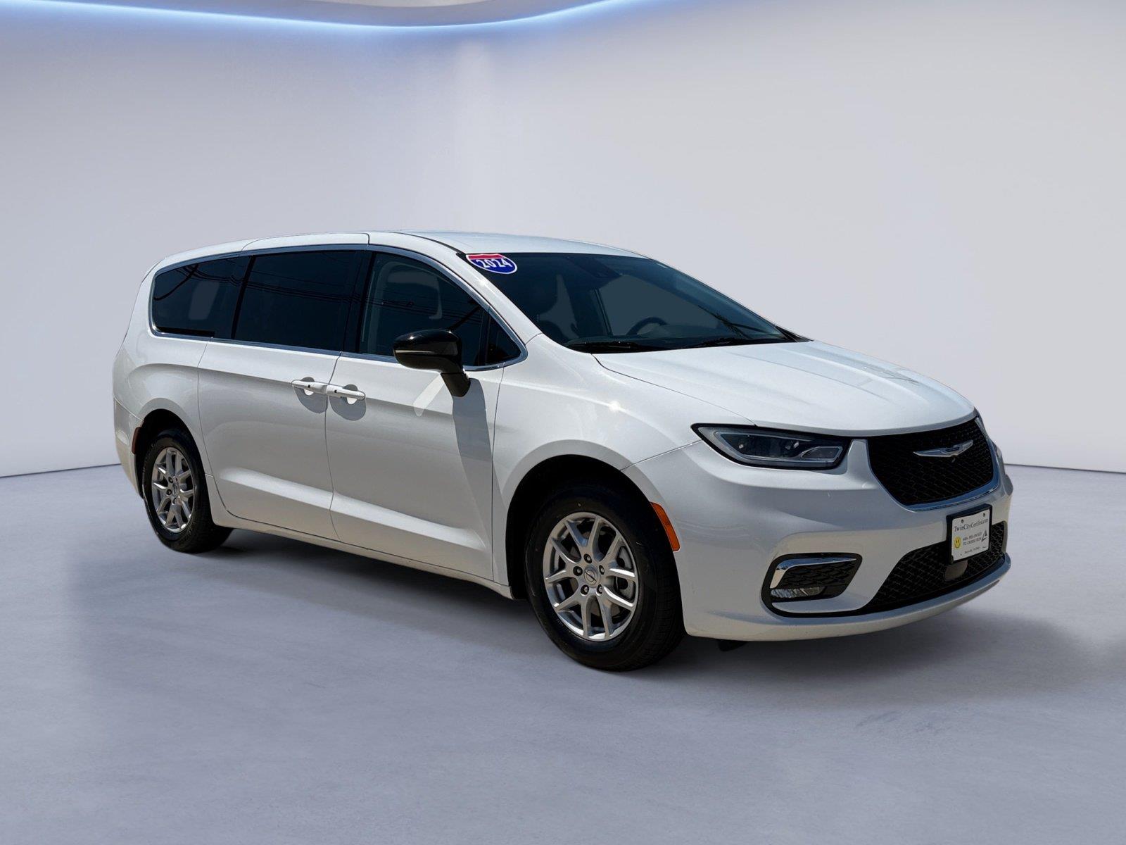 Bright White Clearcoat 2024 Chrysler Pacifica Minivan Front-Wheel Drive 9-Speed Automatic