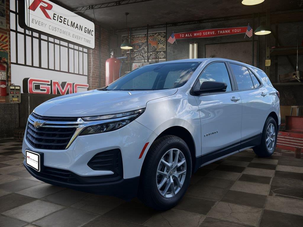 Summit White 2023 Chevrolet Equinox SUV / Crossover Four-Wheel Drive 6-Speed Automatic Overdrive