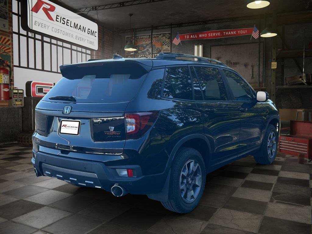 View vehicle photo 5