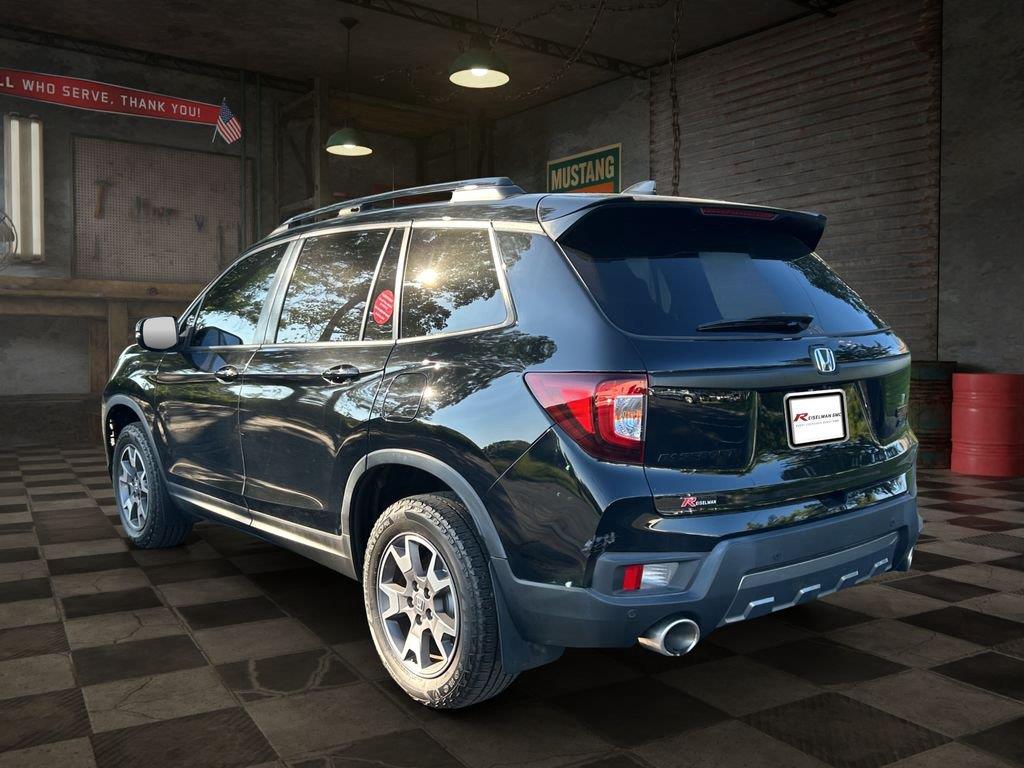 View vehicle photo 7