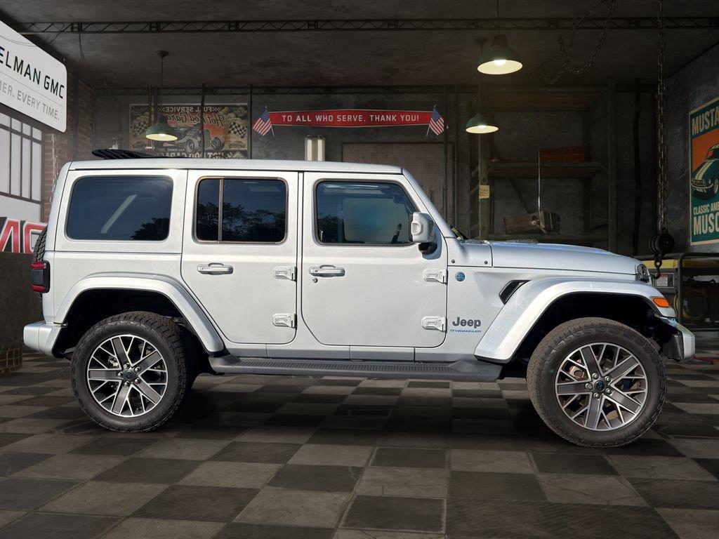 View vehicle photo 4