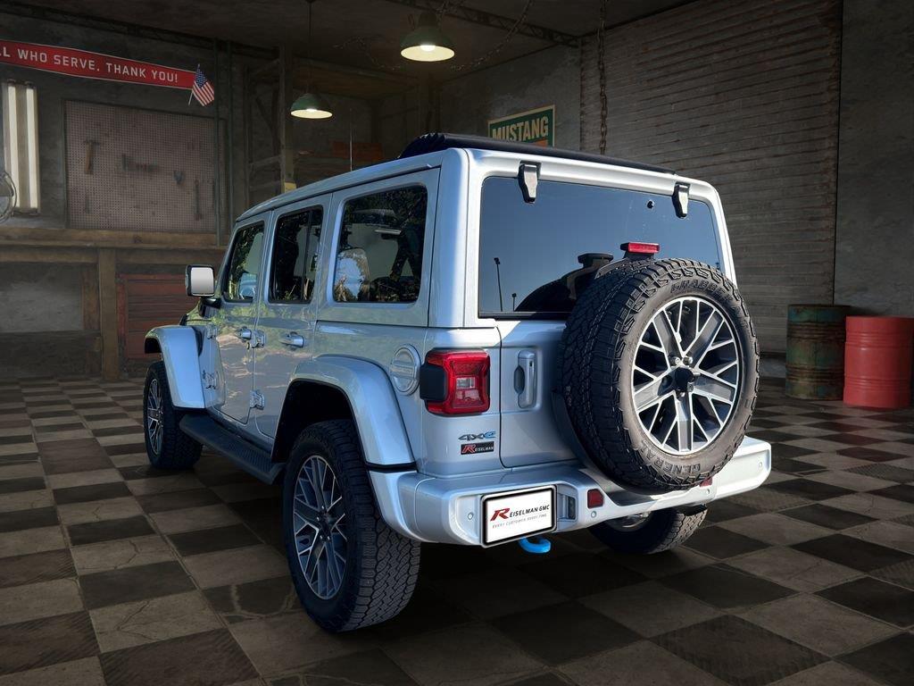 View vehicle photo 7