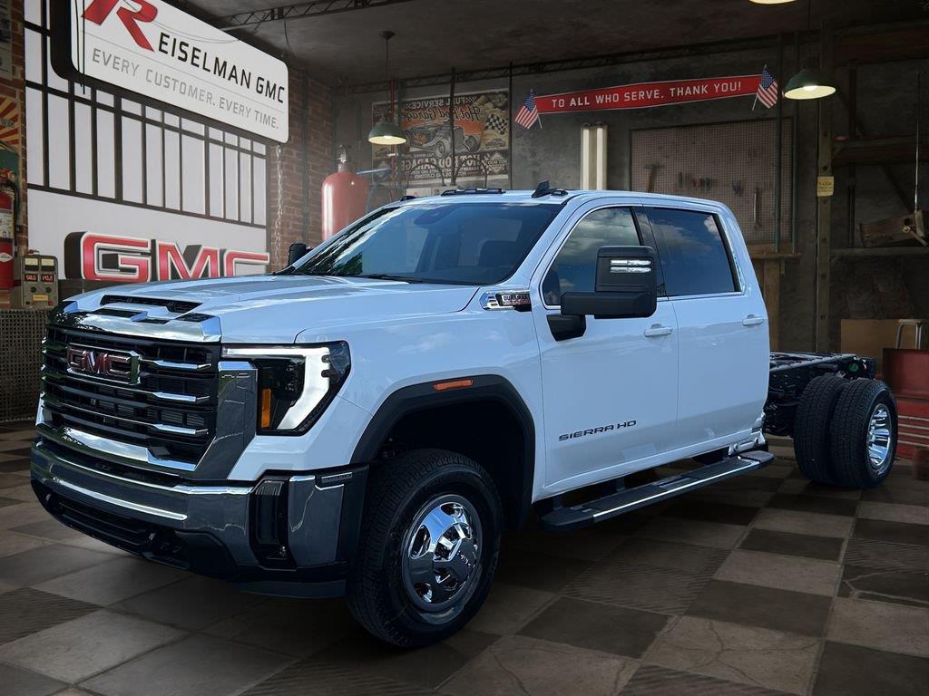 Summit White 2026 GMC Sierra 3500HD Chassis Pickup Truck Four-Wheel Drive Automatic