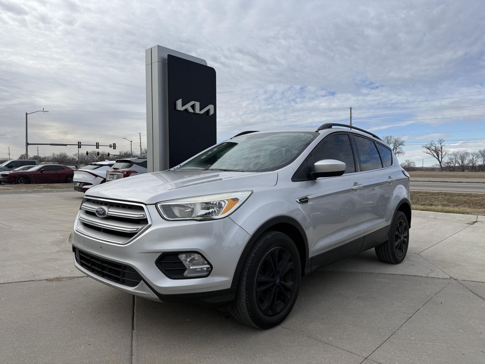 Ingot Silver Metallic 2018 Ford Escape SE AWD SUV / Crossover All-Wheel Drive 6-Speed Automatic
