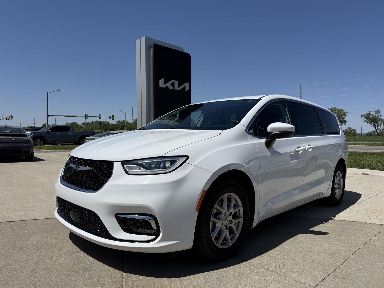 2023 Chrysler Pacifica Touring L FWD